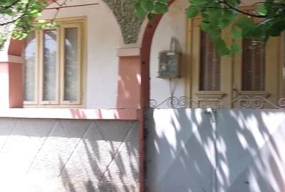 Casă cu 5 camere cu Teren 2350 Mp în Central