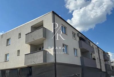 Apartament cu 3 camere semidecomandat în Florești