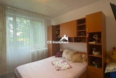 Apartament cu 3 camere semidecomandat în Giurgiului