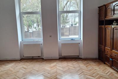 Apartament cu 4 camere semidecomandat, mobilat în Gruia