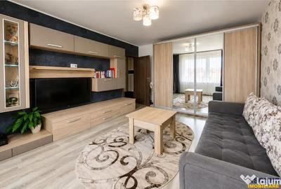Apartament cu 2 camere decomandat în Florilor
