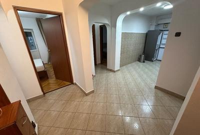 Apartament cu 3 camere decomandat în Exterior Vest