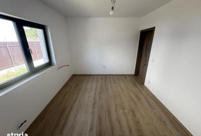 Casă cu 4 camere cu Teren 400 Mp în Bucium