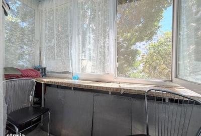Apartament cu 3 camere semidecomandat în Costin Georgian