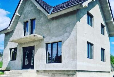 Casă cu 4 camere în Oncea