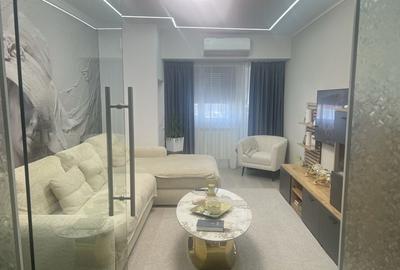 Apartament cu 3 camere decomandat în Exterior Vest