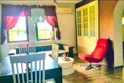 Apartament cu 3 camere decomandat, mobilat în Moșilor