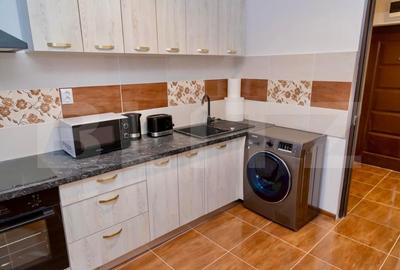 Apartament cu 3 camere decomandat, mobilat în Centrul Civic