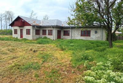 Casă cu 4 camere în Lacu Sărat - 4