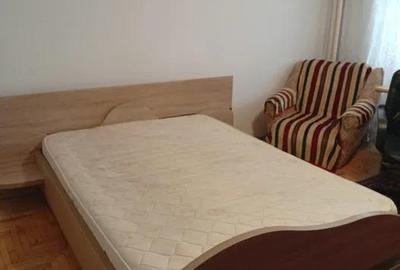 Garsonieră decomandată, mobilată în Podu Roș