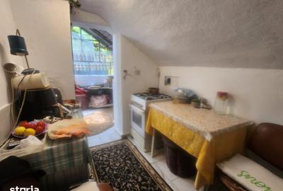 Casă cu 2 camere cu Teren 400 Mp în Central