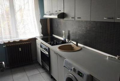 Apartament cu 3 camere semidecomandat în Tătărași