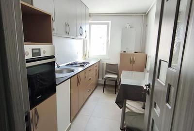 Apartament cu 3 camere semidecomandat în Central