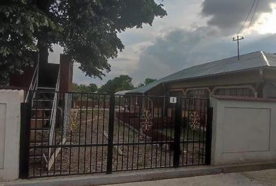 Casă cu 5 camere cu Teren 2500 Mp în Central - 15