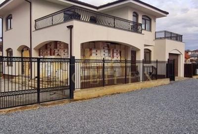 Casă cu 4 camere cu Teren 375 Mp în Dezmir