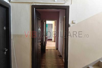Apartament cu 3 camere semidecomandat în Girocului - 2