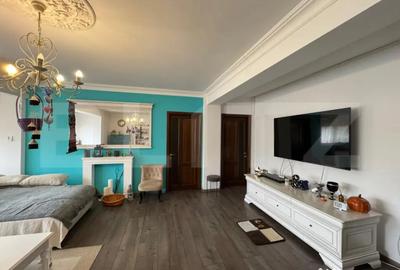 Apartament cu 3 camere semidecomandat, mobilat în 1 Mai - 1