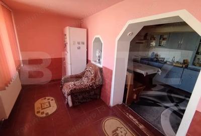 Casă cu 4 camere cu Teren 1045 Mp în Brădești - 4