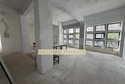 Spațiu comercial, de 235 mp, în P-ța Mihai Viteazu