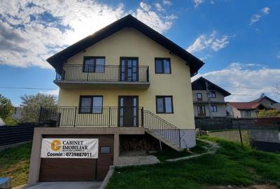 Casă cu 4 camere cu Teren 350 Mp în Dumbrava
