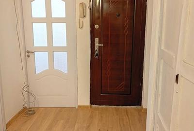 Apartament cu 2 camere decomandat în Craiovița Nouă