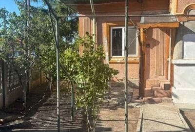 Casă individuală cu 3 camere cu Canalizare în Exterior Est
