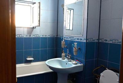 Apartament cu 3 camere decomandat în Prundu