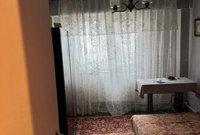 Apartament cu 3 camere decomandat în CET