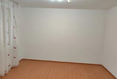 Casă cu 2 camere cu Teren 686 Mp în Central