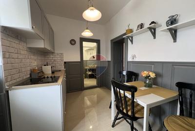 Apartament cu 2 camere decomandat, mobilat în Central
