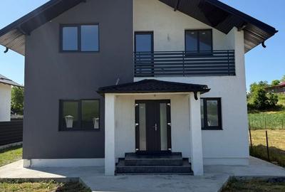 Casă cu 4 camere în Exterior Vest - 2