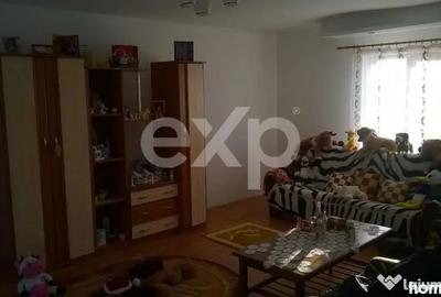 Casă cu 4 camere cu Teren 2500 Mp în Budeasa