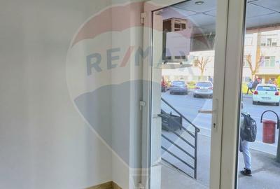 Spațiu comercial, de 35 mp, în Central - 3