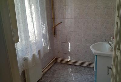 Garsonieră decomandată în Central - 7