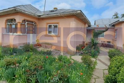 Casă cu 5 camere cu Teren 1100 Mp în Central