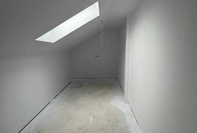 Casă cu Teren 605 Mp în Albina