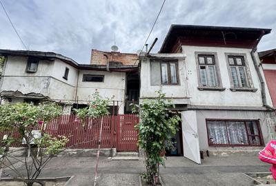 Casă individuală cu 6 camere cu Canalizare în Titulescu