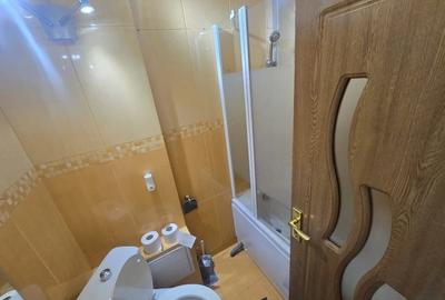 Apartament cu 3 camere semidecomandat în Negru Vodă