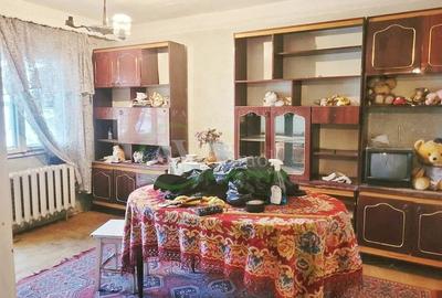 Apartament cu 3 camere decomandat în Republicii