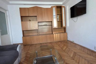 Apartament cu 3 camere semidecomandat în Micro III - 3