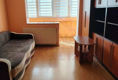 Apartament cu 2 camere semidecomandat, mobilat în Central