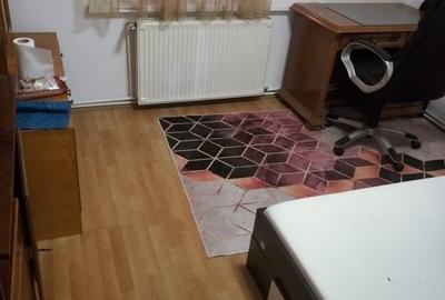 Apartament cu 4 camere decomandat în 7 Noiembrie - 2