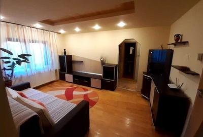 Apartament cu 4 camere decomandat în Central