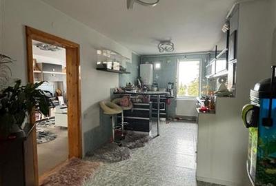 Apartament cu 4 camere decomandat, mobilat în Tractorul - 3
