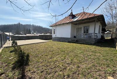 Casă cu 2 camere în Ostrovu