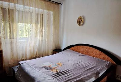 Apartament cu 3 camere decomandat în Exterior Vest