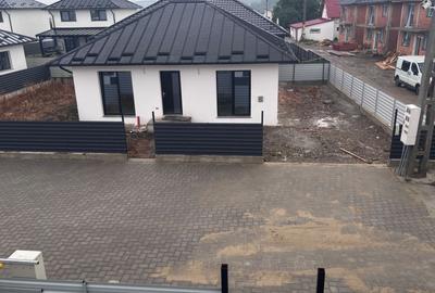 Casă cu 2 camere în Central