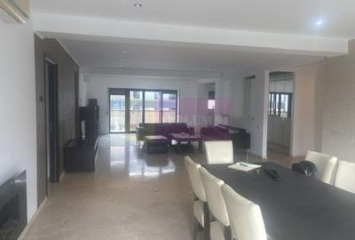 Apartament cu 4 camere semidecomandat, mobilat în Băneasa