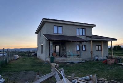 Casă cu Teren 600 Mp în Central - 2