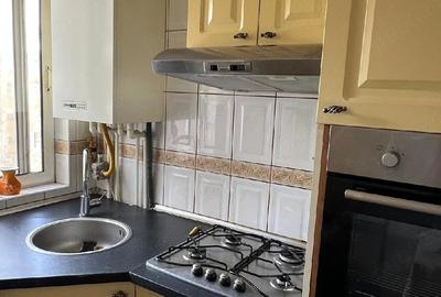 Apartament cu 3 camere semidecomandat în Ferentari